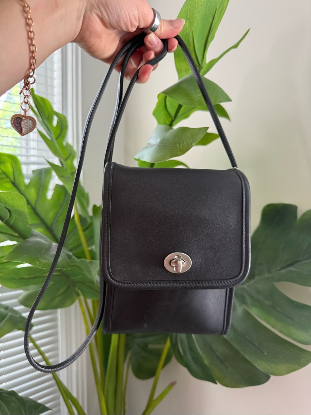 Vtg Coach Scooter Bag Black Leather Crossbody Handbag Purse 9893 Flap Turn Lock